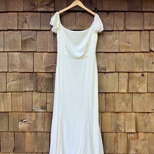 Daughter of Simone Kemp Wedding Dress - Sample Size XL